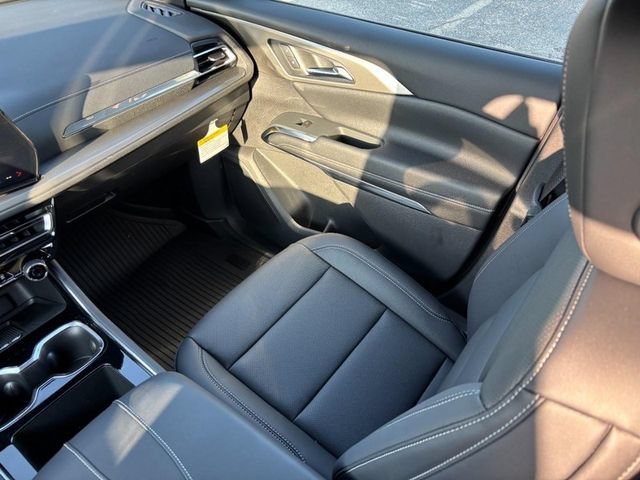 New 2027 Summit White Chevrolet LT image 10