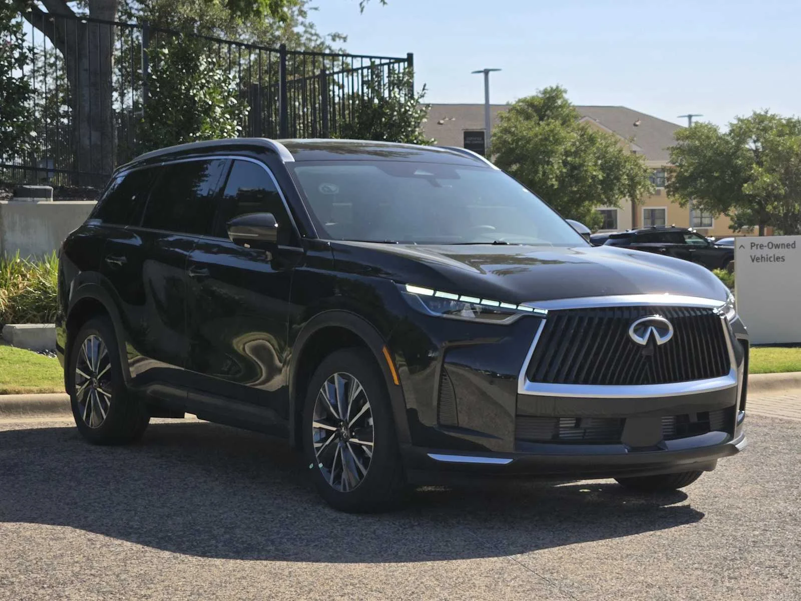 New 2027 MINERAL BLACK INFINITI Luxe AWD image 2