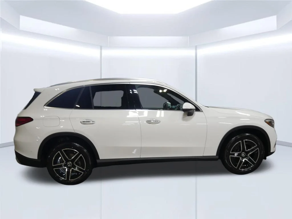 New 2026 Polar White Mercedes-Benz GLC 300 image 6