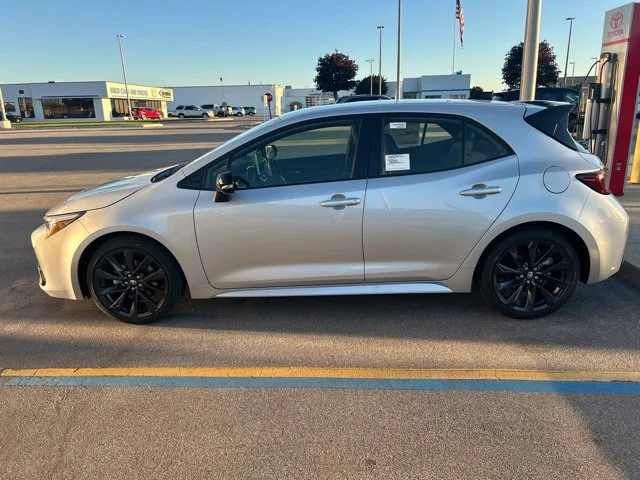 New 2027 Classic Silver Metallic Toyota  XSE image 2