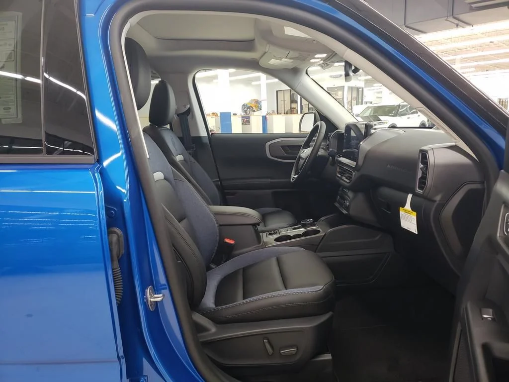 New 2025 Velocity Blue Metallic Ford Outer Banks® image 16