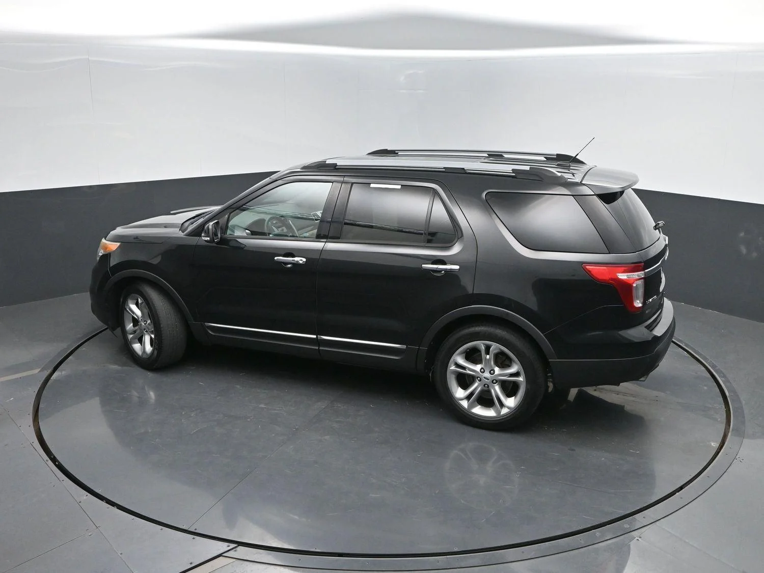 Used 2015 Tuxedo Black Metallic Ford Limited image 34