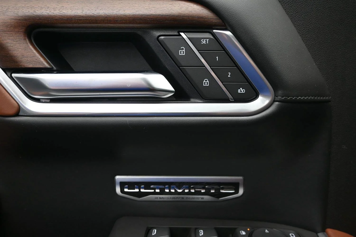Used 2025 Onyx Black GMC Denali Ultimate image 23