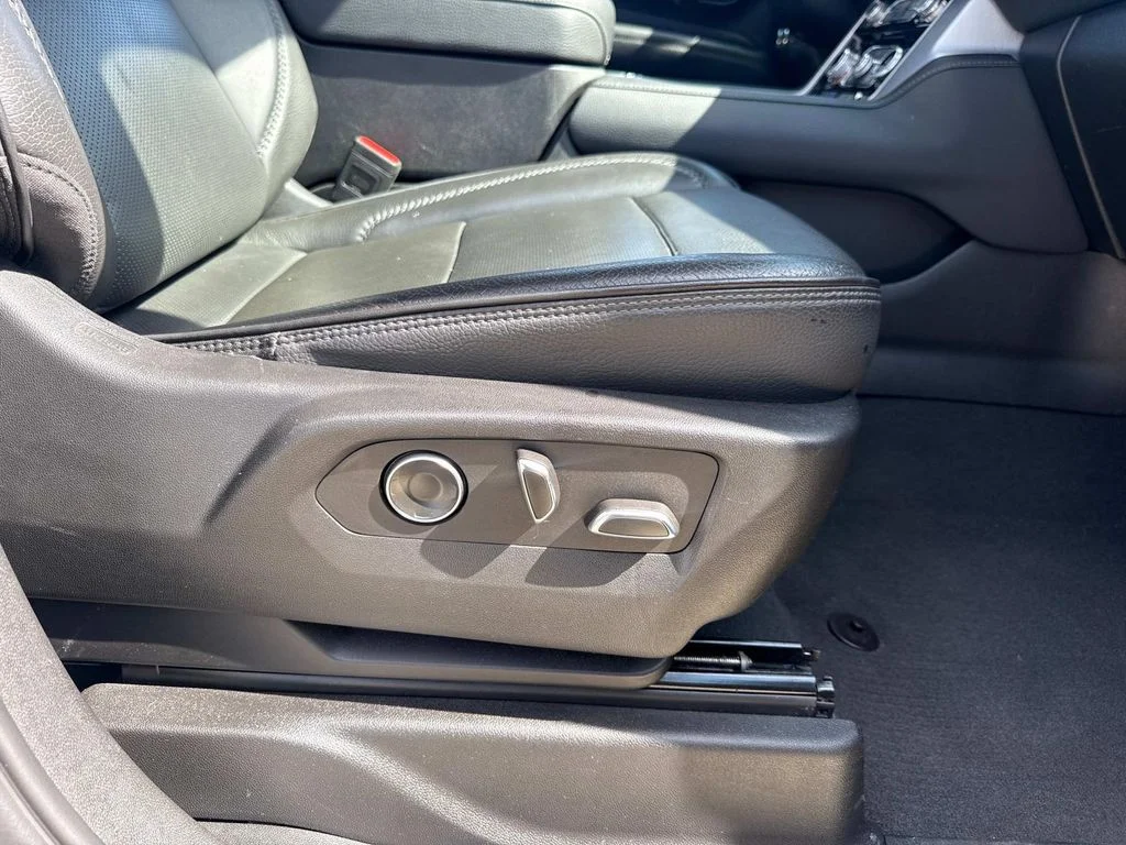 Used 2024 Silver GMC Denali image 17