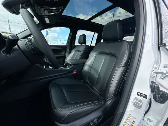 New 2026 Bright White Clear-Coat Exterior Paint Jeep Limited image 13