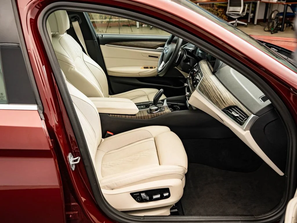 Used 2023 Aventurin Red Metallic BMW 540i xDrive image 24