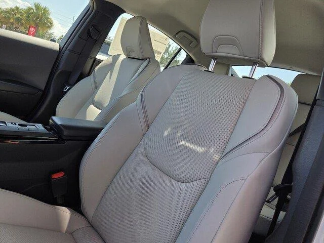 New 2027 Wind Chill Pearl Toyota XLE image 9