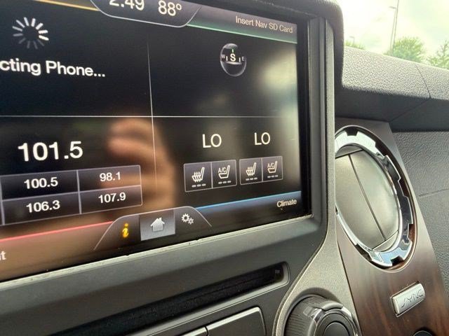 Used 2016 White Platinum Metallic Tri-Coat Ford Lariat image 28