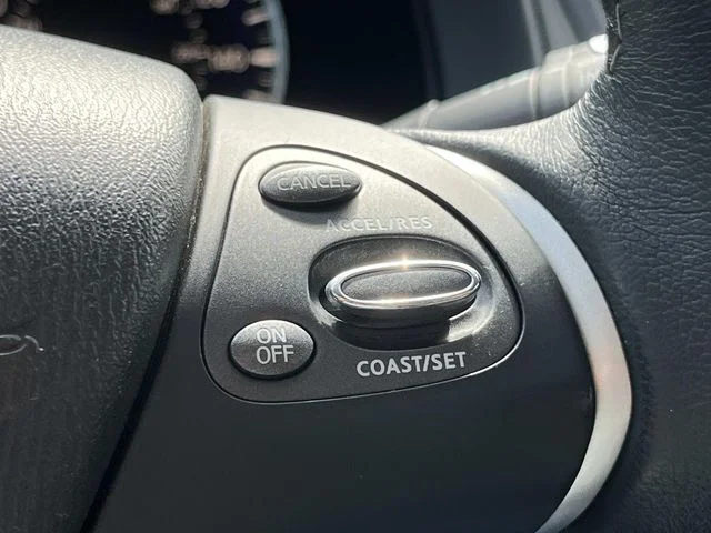 Used 2017 White INFINITI Base image 40