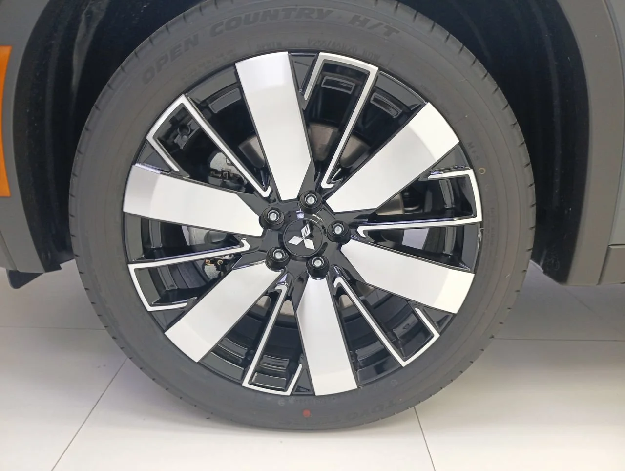 New 2026 Graphite Gray Mitsubishi ES image 18