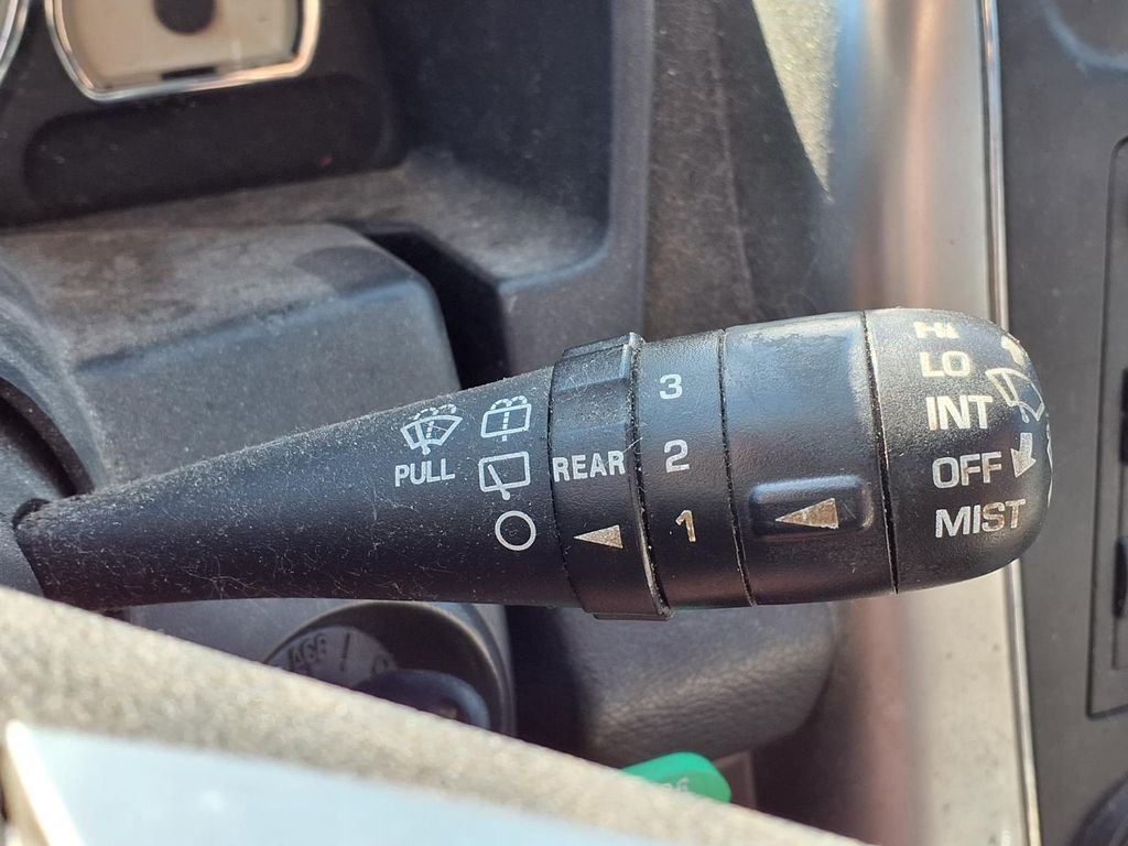 Used 2007 Silver Saturn Base image 12