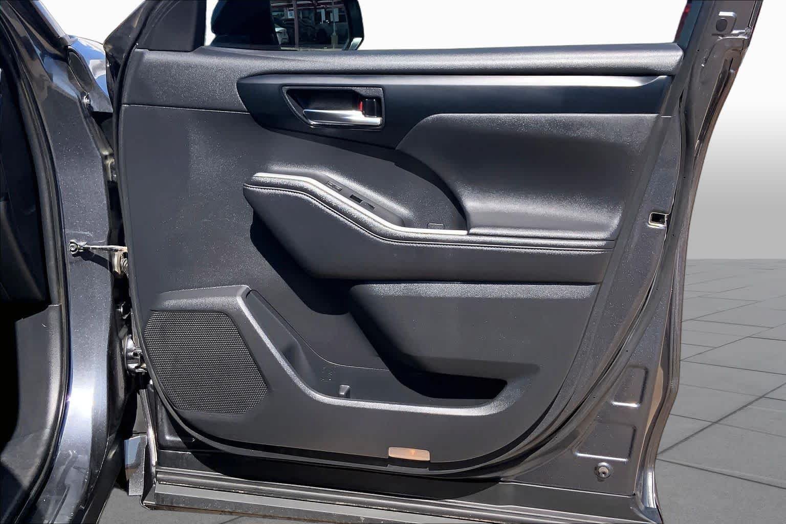 Used 2020 Magnetic Gray Metallic Toyota XLE image 23
