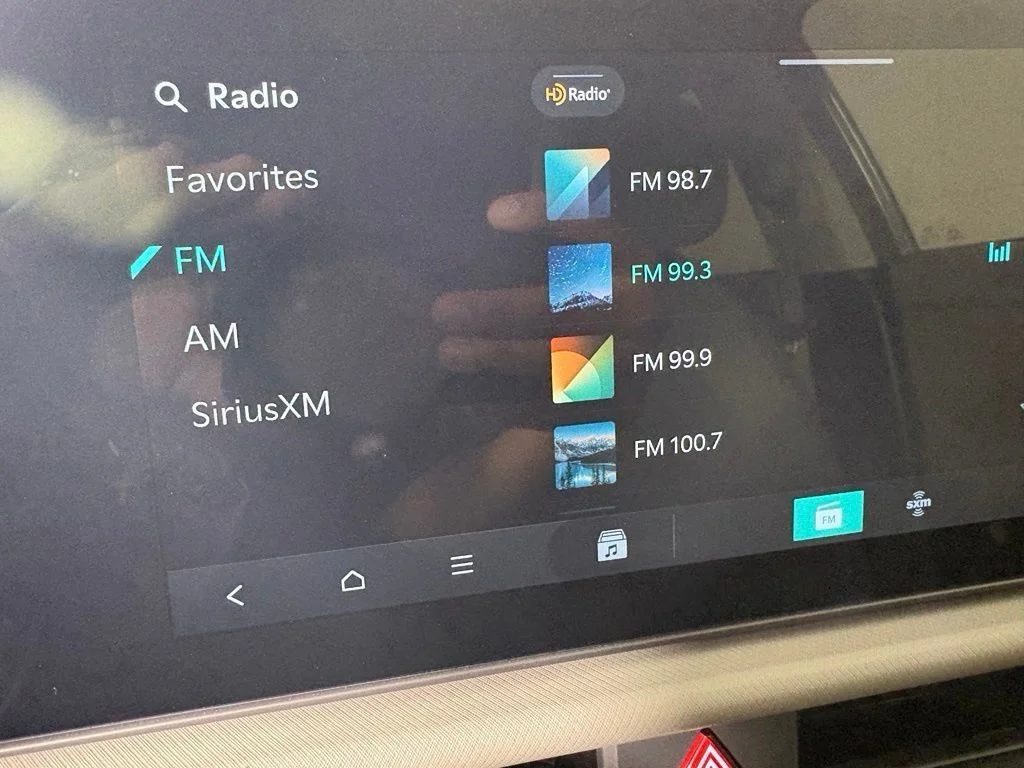 New 2027 Pale Gray Kia S image 27