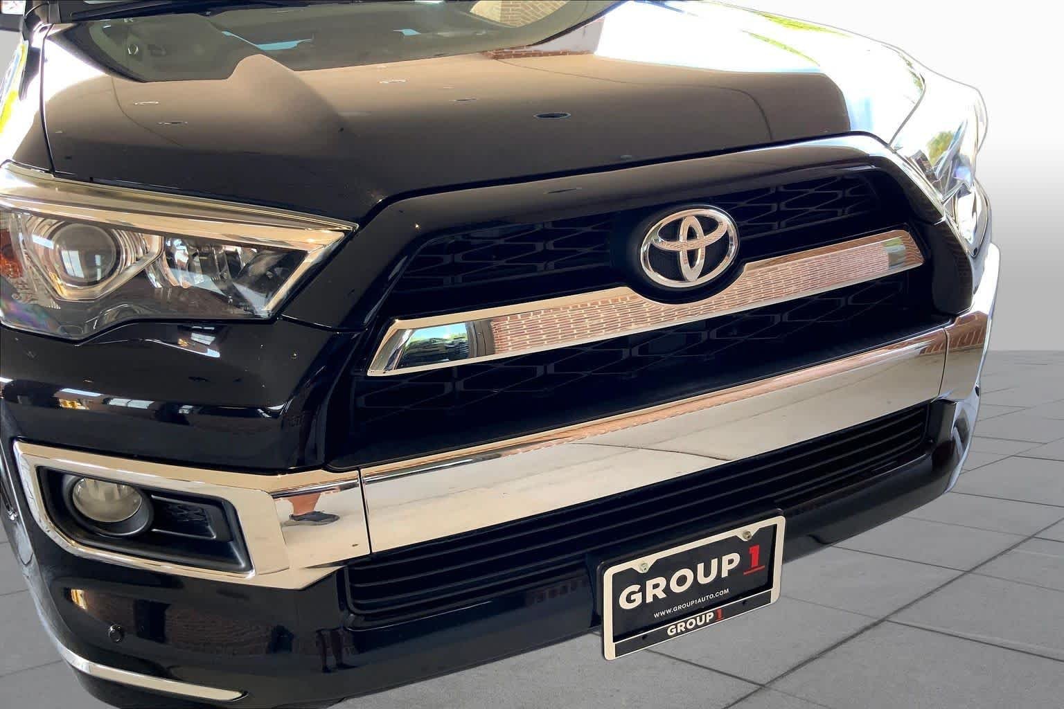 Used 2018 Midnight Black Metallic Toyota Limited image 30