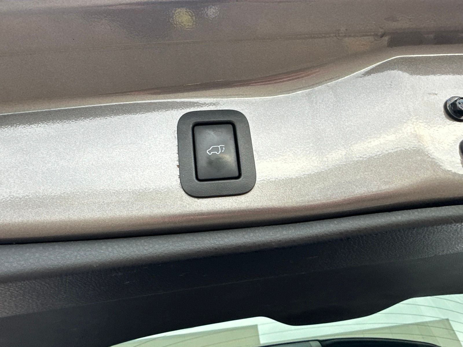 Used 2017  Toyota XLE image 34