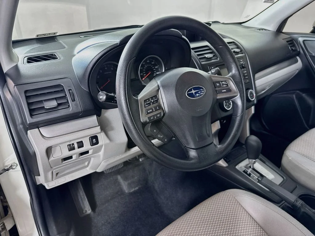 Used 2015 White Subaru 2.5i Premium image 9
