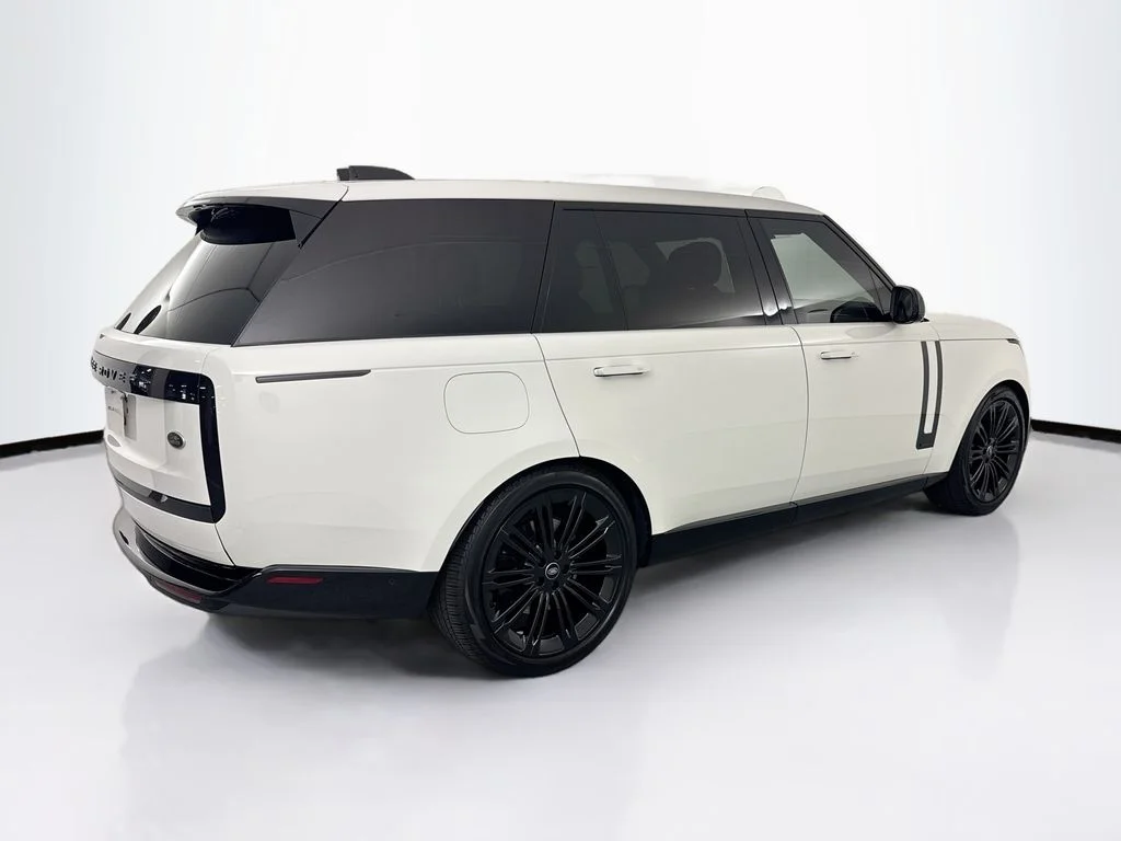 Used 2023 White Land Rover Autobiography image 5