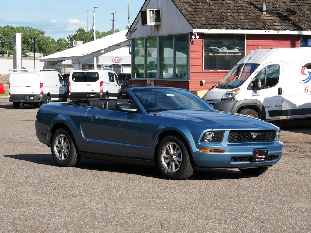 Used 2006  Ford V6 Premium image 1