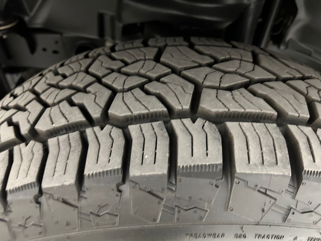 Used 2023 White/off-white Jeep Overland image 22