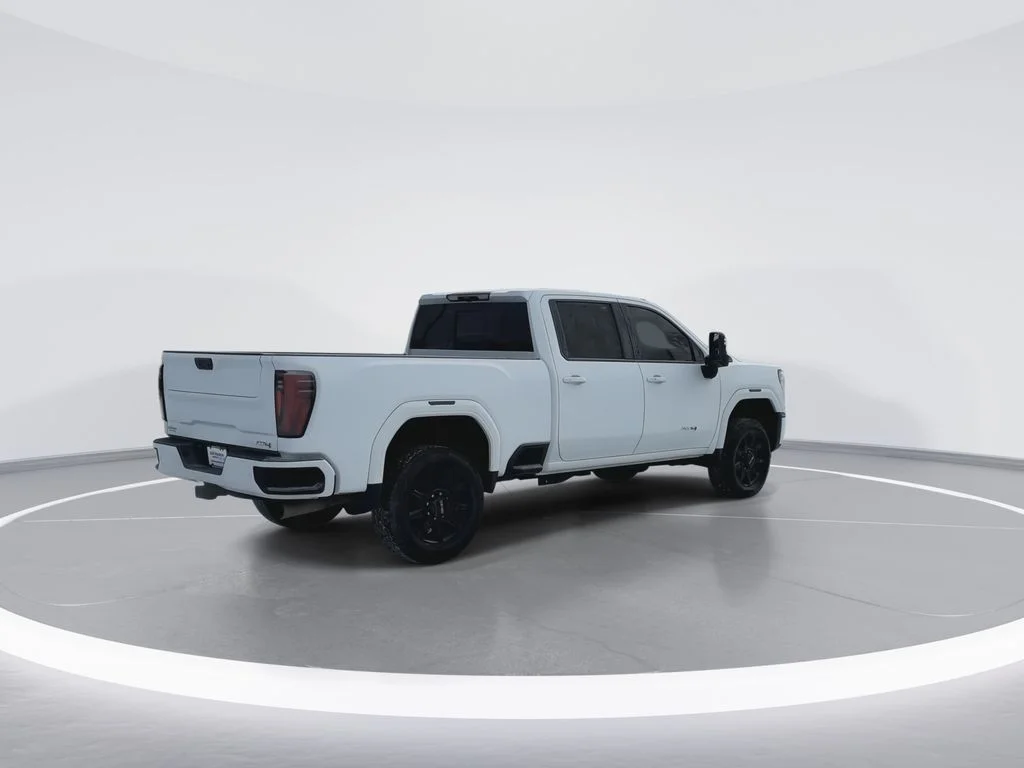 Used 2024 White GMC AT4 image 8