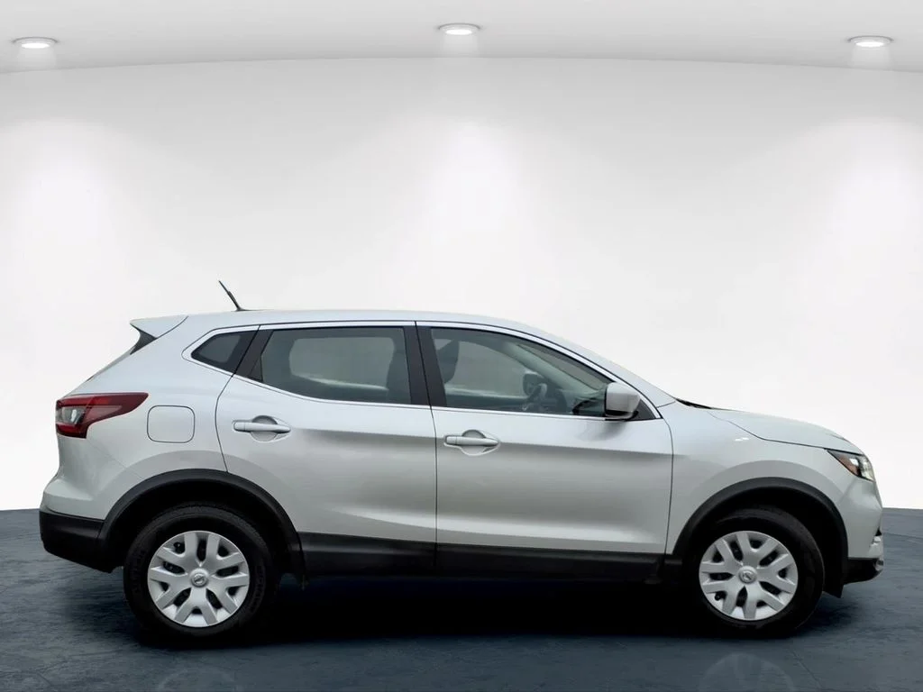 Used 2020 Silver Nissan S image 7