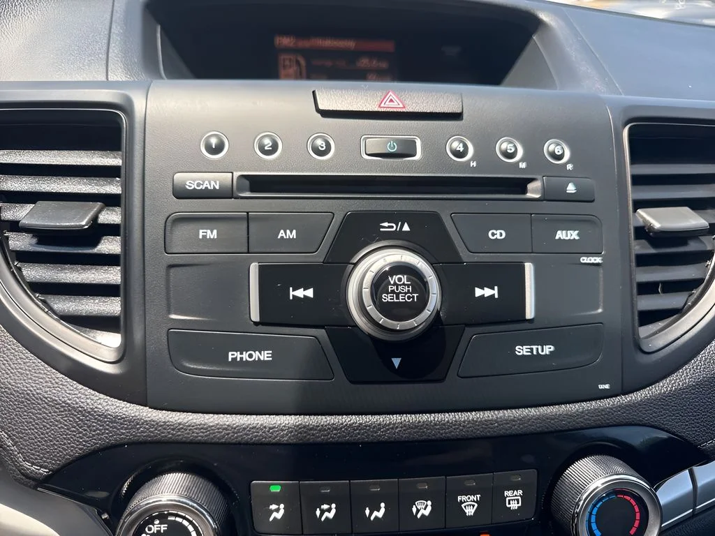 Used 2016  Honda SE image 19