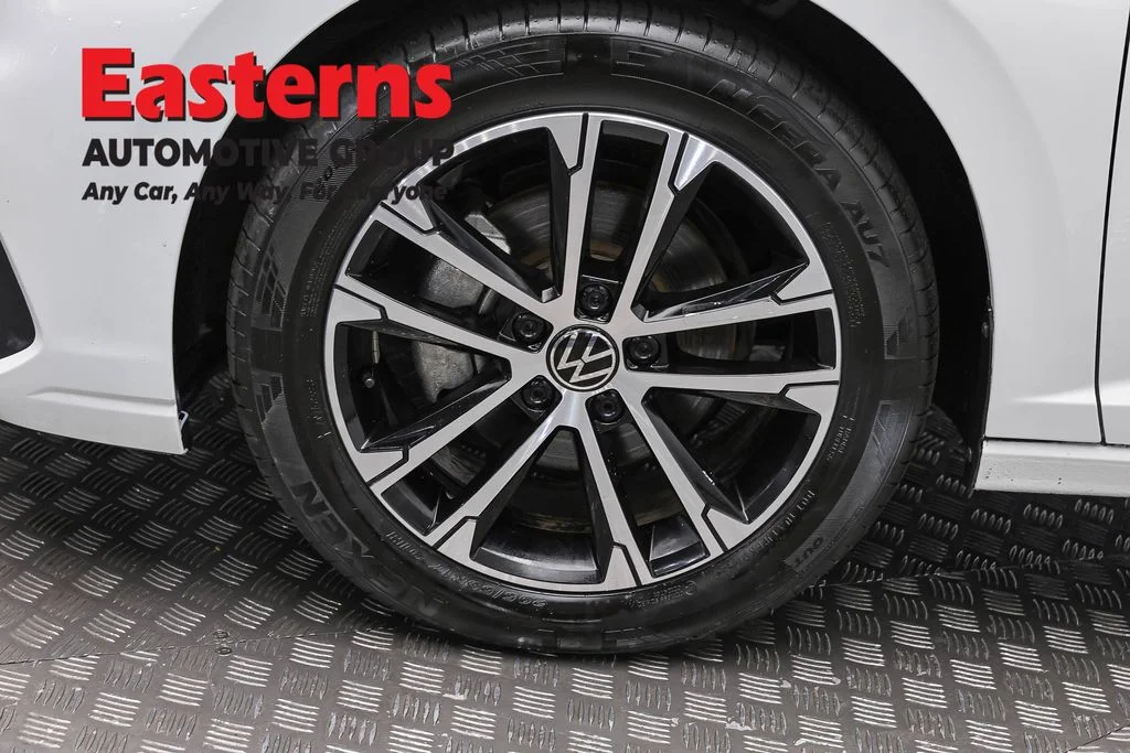 Used 2025 White Volkswagen 1.5T Sport image 31