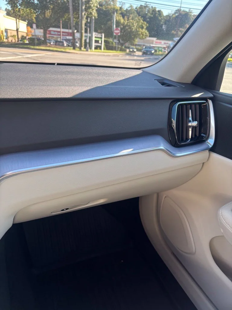 Used 2019 Beige Volvo T6 Momentum image 22