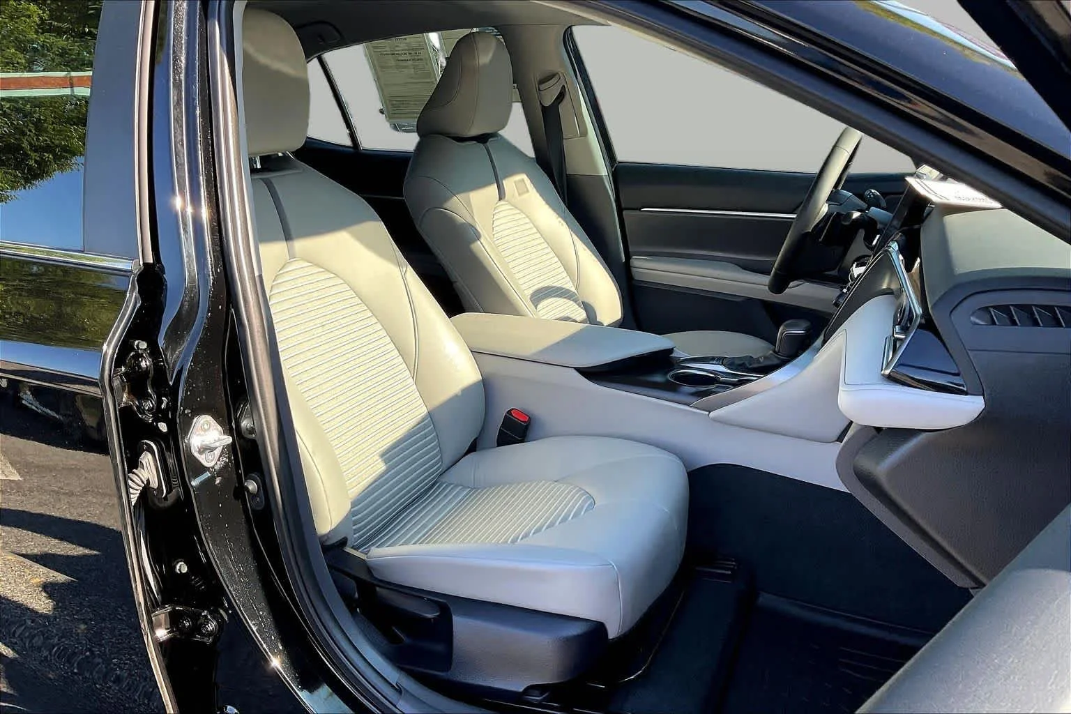 Used 2023 Midnight Black Metallic Toyota SE image 9