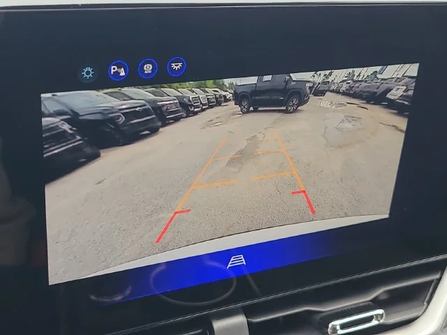 New 2027 Summit White Chevrolet LT image 30