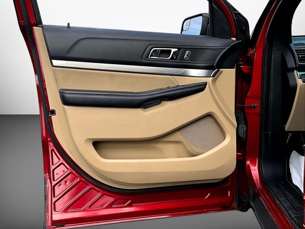 Used 2016 Red Ford Base image 23