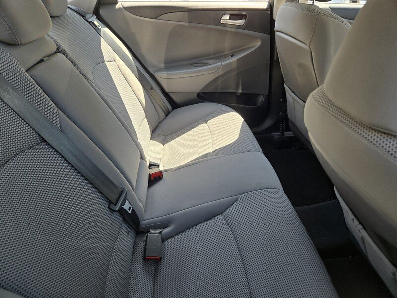Used 2013 Gray Hyundai GLS image 5