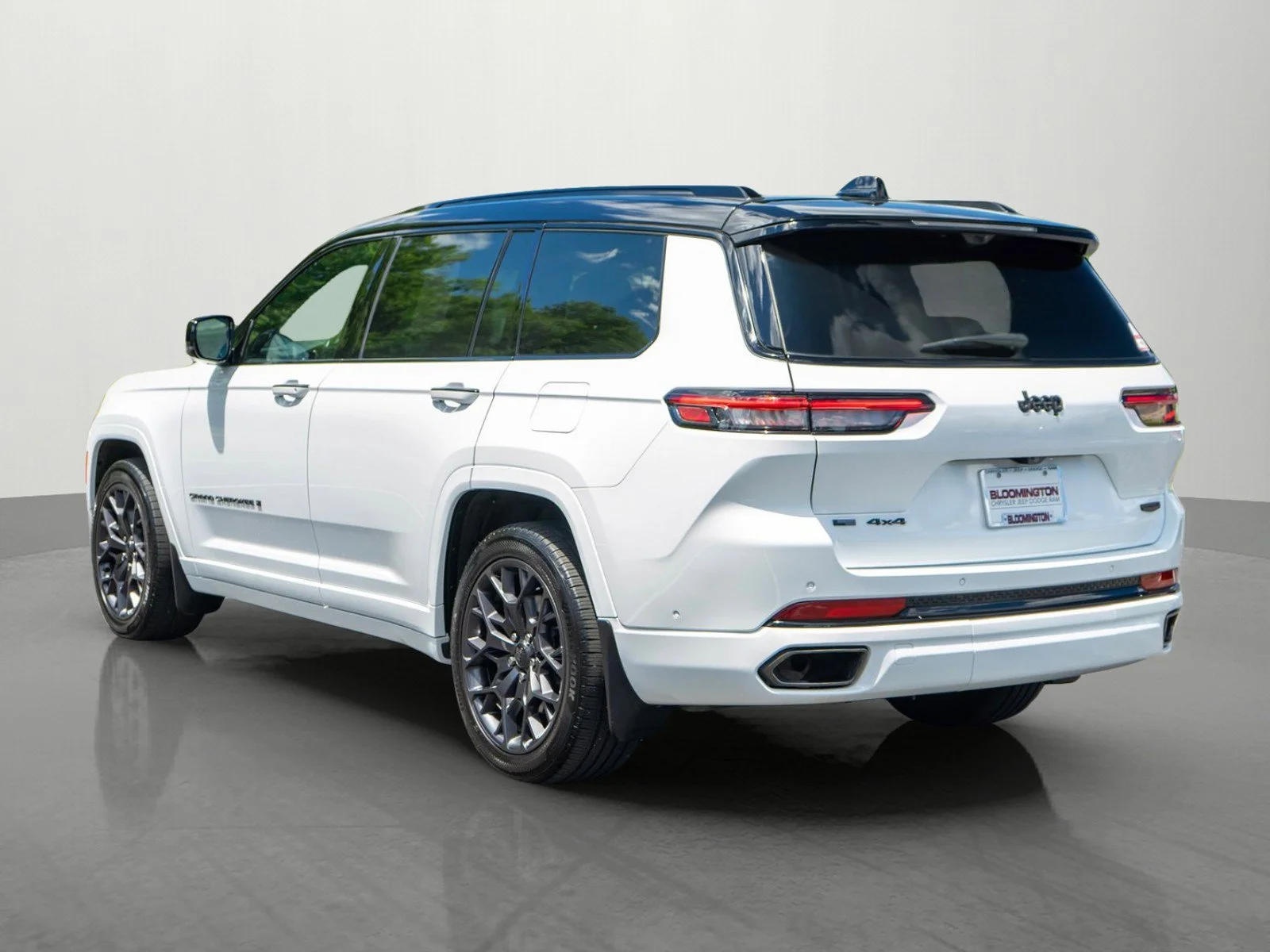 Used 2023 Bright White Clearcoat Jeep Summit image 5