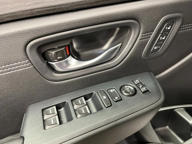 New 2026 Platinum White Pearl Honda Touring Blackout image 5
