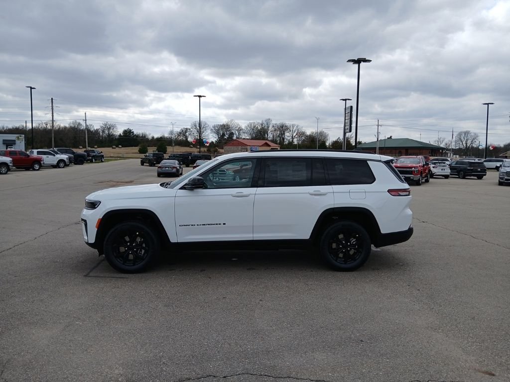 New 2026 Bright White Clear-Coat Exterior Paint Jeep Altitude image 4
