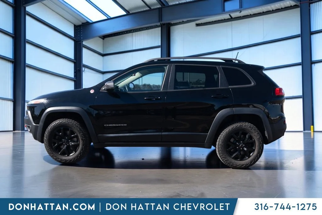 Used 2018 Jeep Cherokee Trailhawk with VIN 1C4PJMBX0JD549785 for sale in Park City, KS