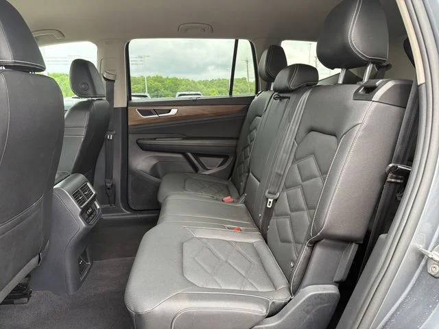 Used 2025  Volkswagen 2.0T SE w/Technology image 56
