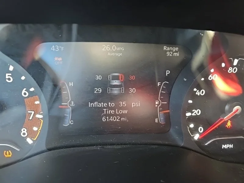Used 2022 White Jeep Latitude image 12