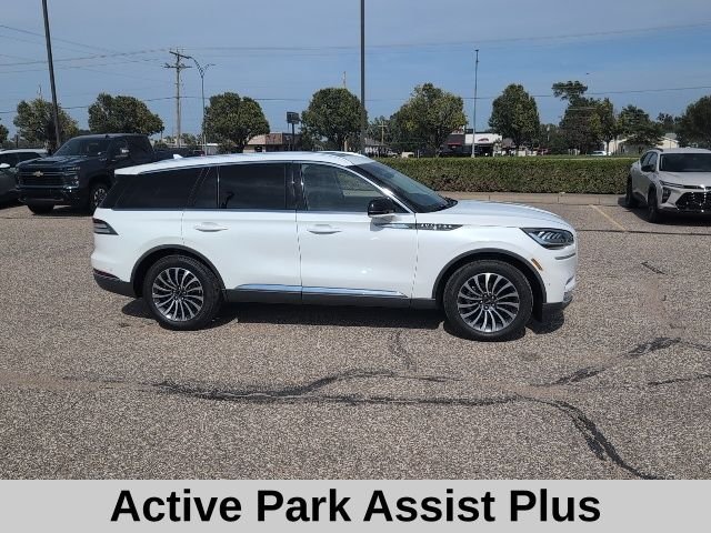 Used 2020 White Metallic Lincoln Reserve image 17