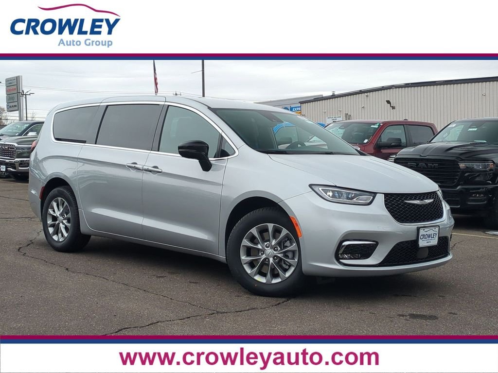 2026 Chrysler Pacifica Select AWD's photo