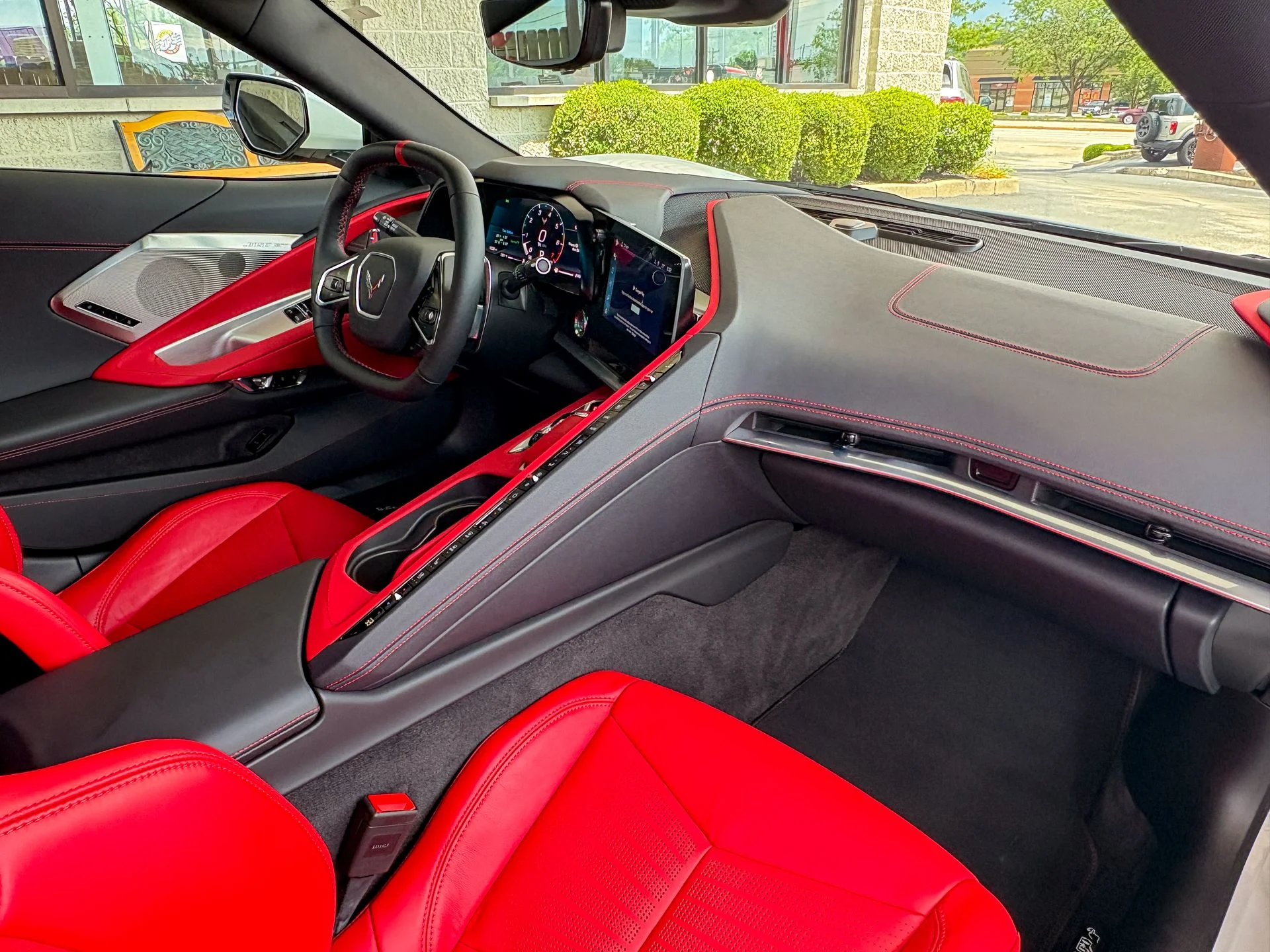 Used 2024 White Chevrolet Stingray image 28