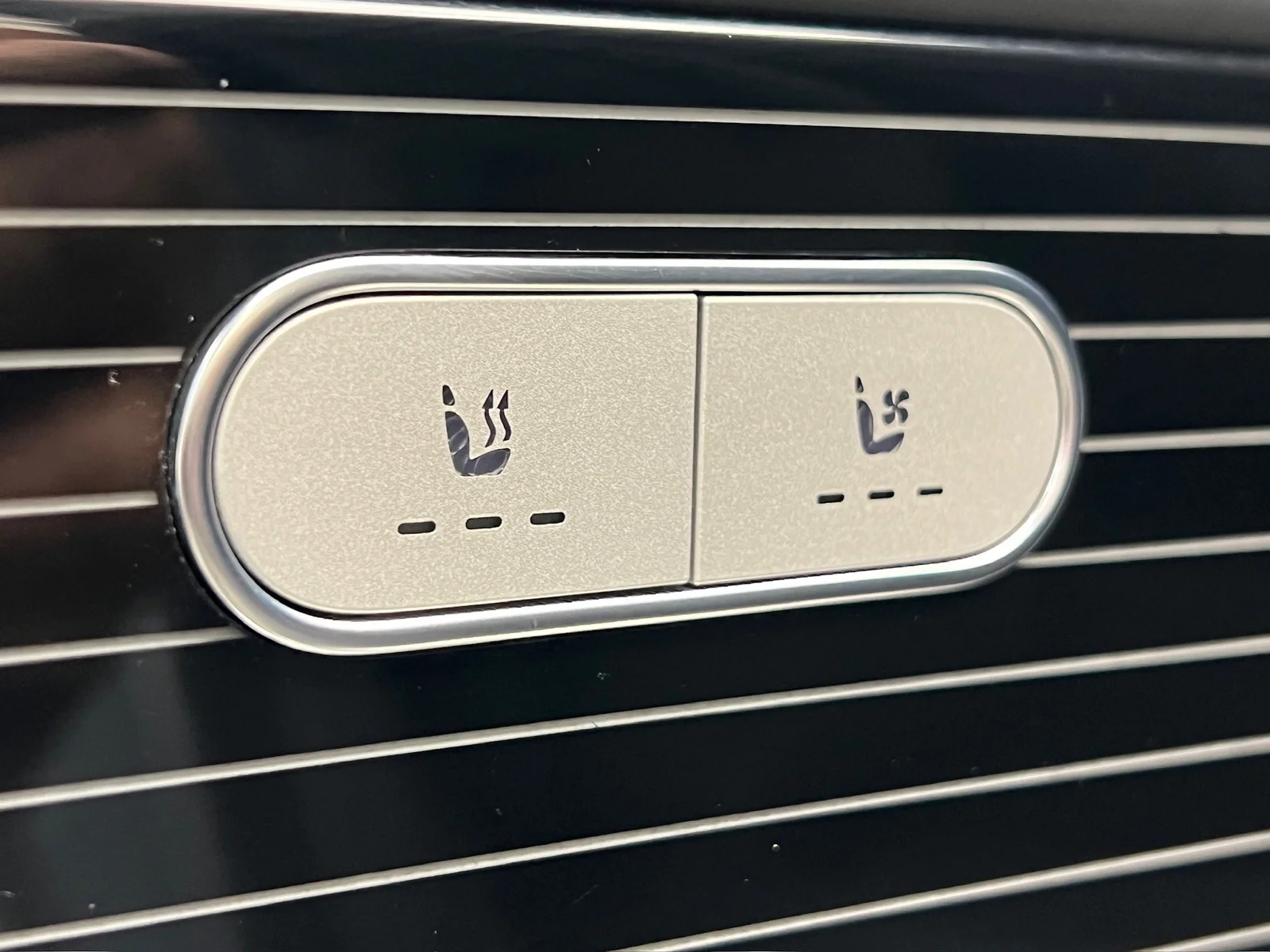 Used 2022 Cirrus Silver Metallic (922) Mercedes-Benz Mercedes-Maybach GLS 600 4MATIC® image 20