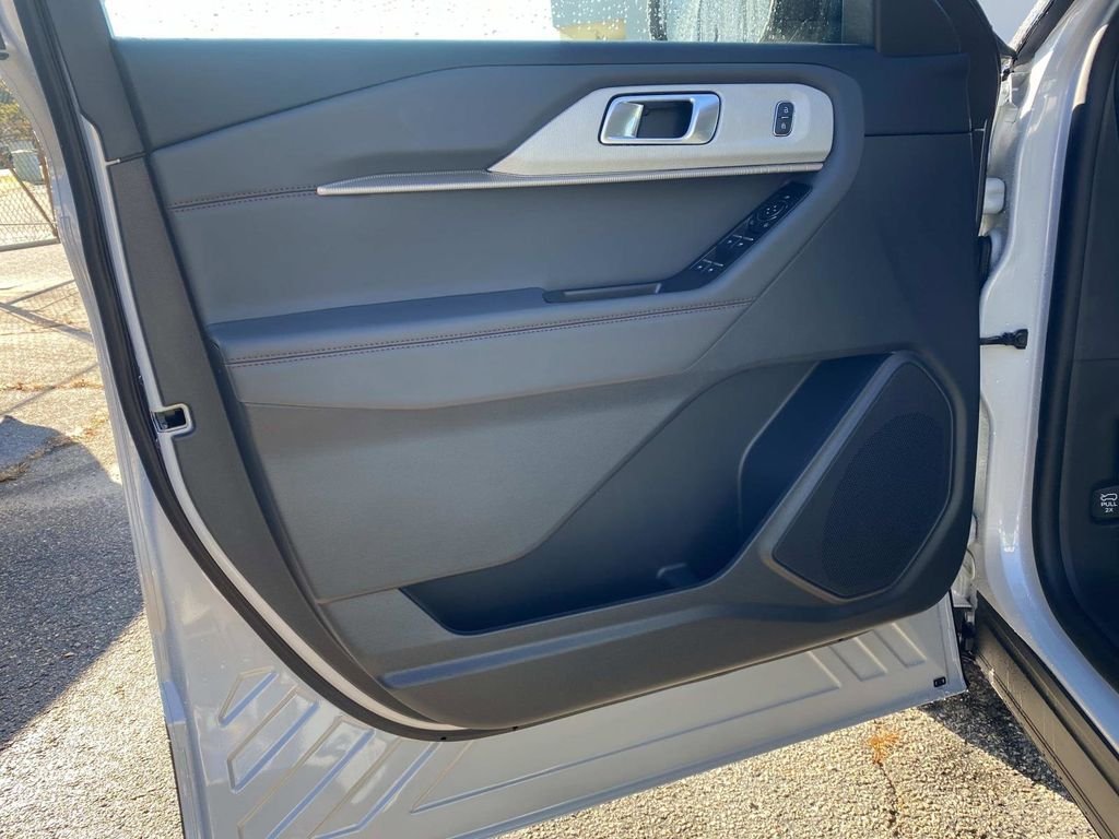 2026 Ford Explorer Active - Photo 13