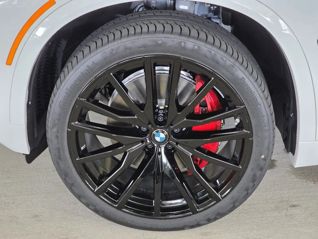 New 2026 Alpine White BMW sDrive40i image 5