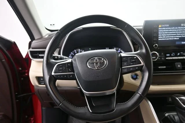 Used 2022 Ruby Flare Pearl Toyota XLE image 14