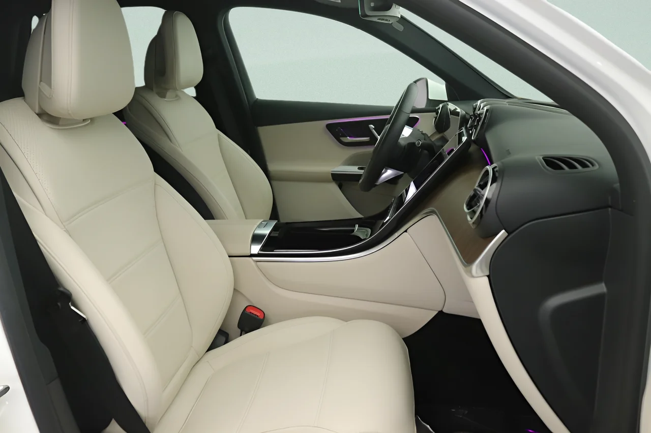 Used 2025 White Mercedes-Benz 350e 4MATIC® Plug in Hybrid image 28