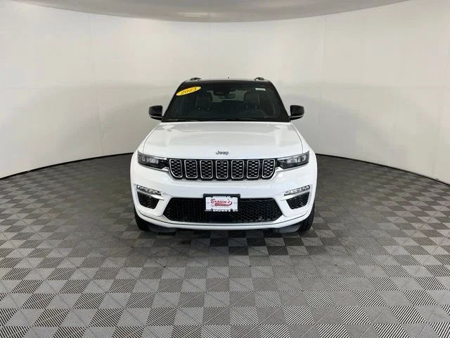 Used 2023 White Jeep Summit image 2