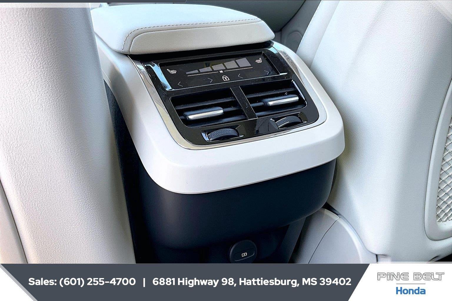 Used 2025 Onyx Black Metallic Volvo Ultra image 25