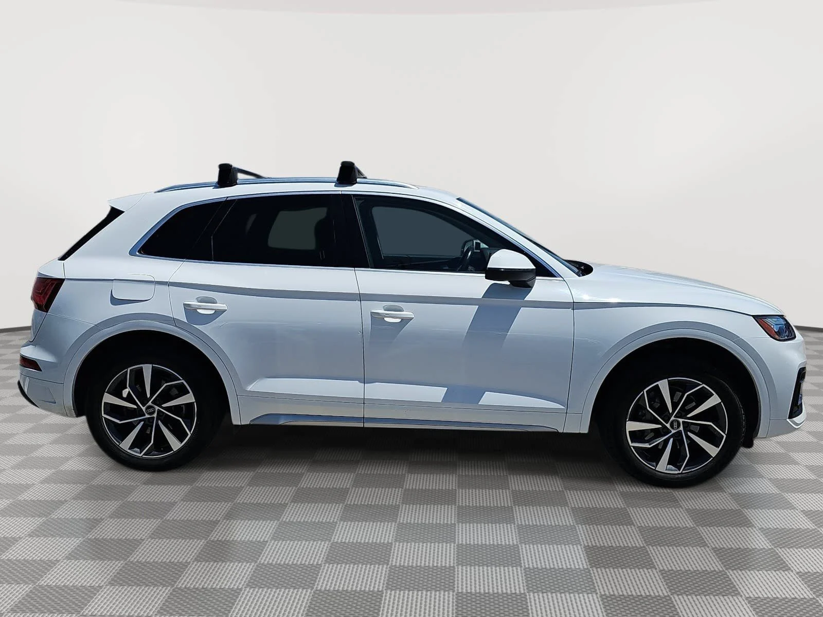 Used 2021 White Audi 45 Premium Plus image 9