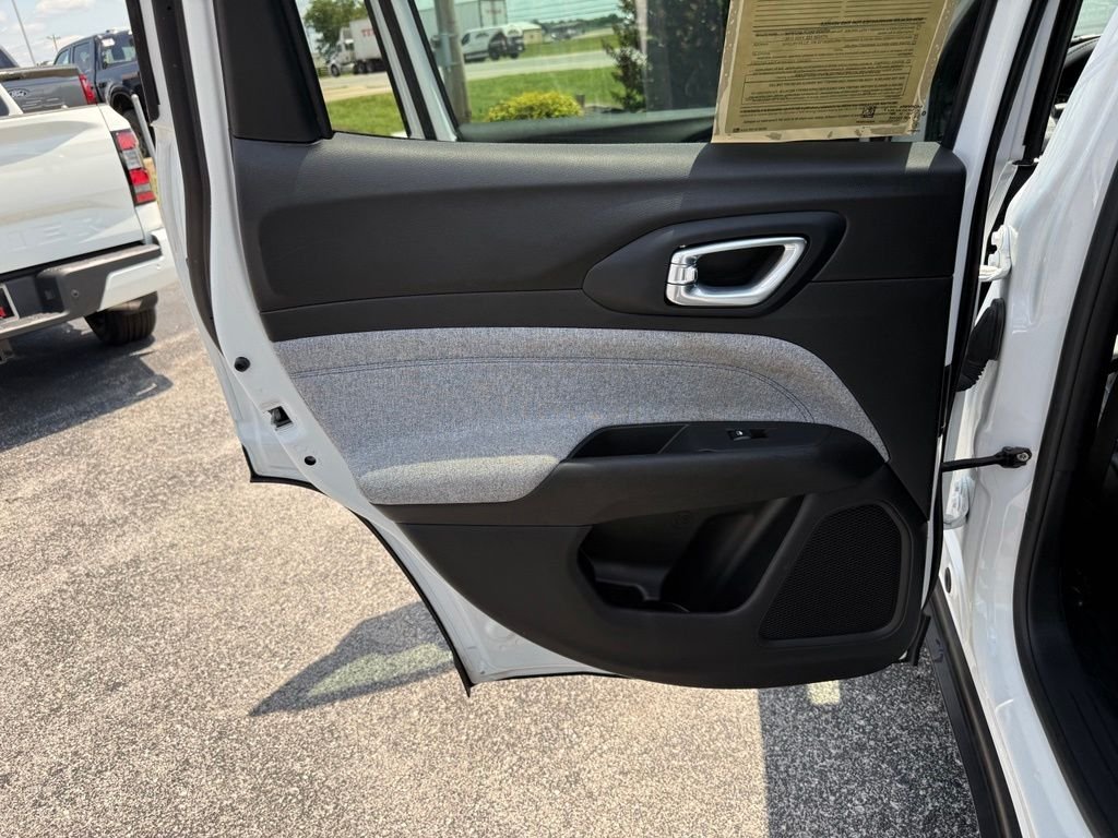 Used 2024 White Jeep Latitude image 11